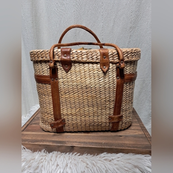 Handwoven Picnic Basket - Picture 8 of 8